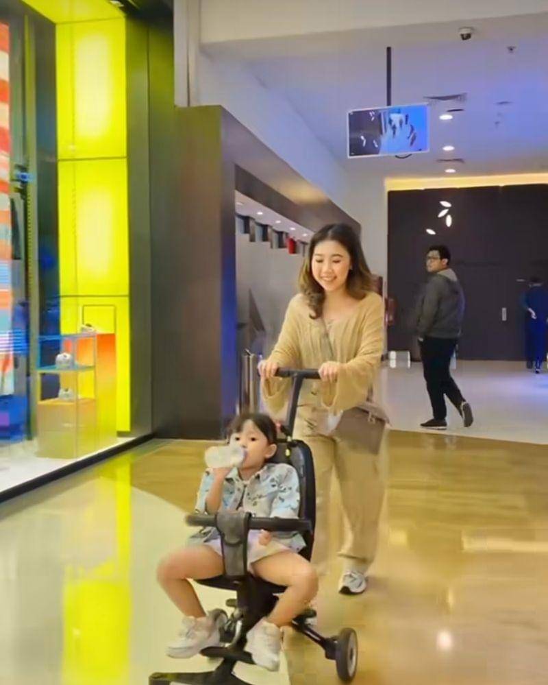 Instagram.com/kikysaputrii